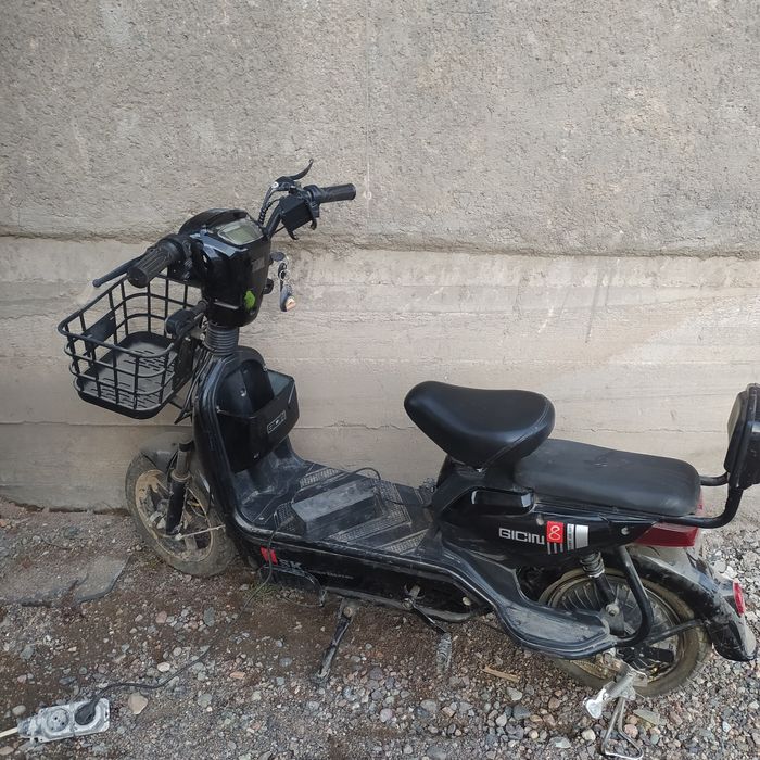 Продам электроскутер Sk8