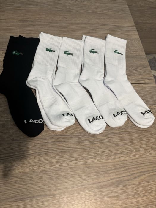 Продавам чорапи на световни марки всички са чисто нови някой с етикет.