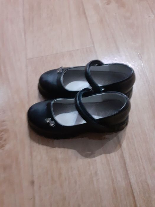 Продам туфли для девочек  в школу.