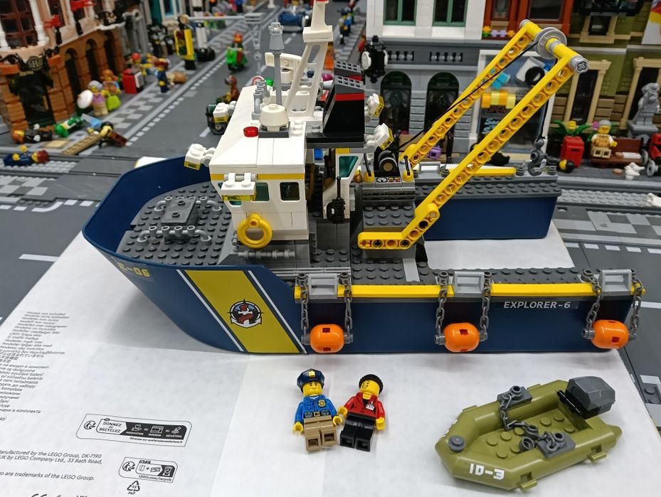 Lego 60095 Navă de explorare în largul mări