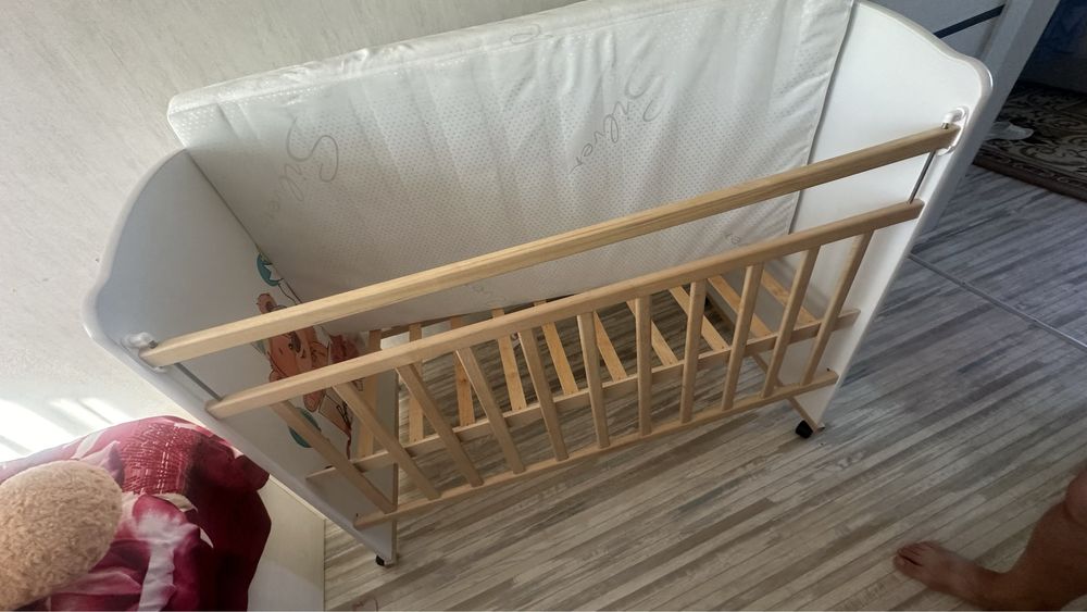 Продам детскую кроватку