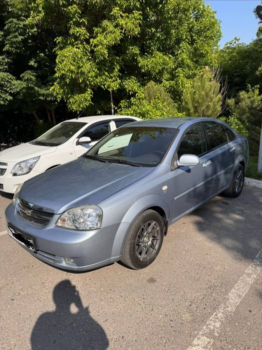 Продает lacetti 1,8 с малым пробегом