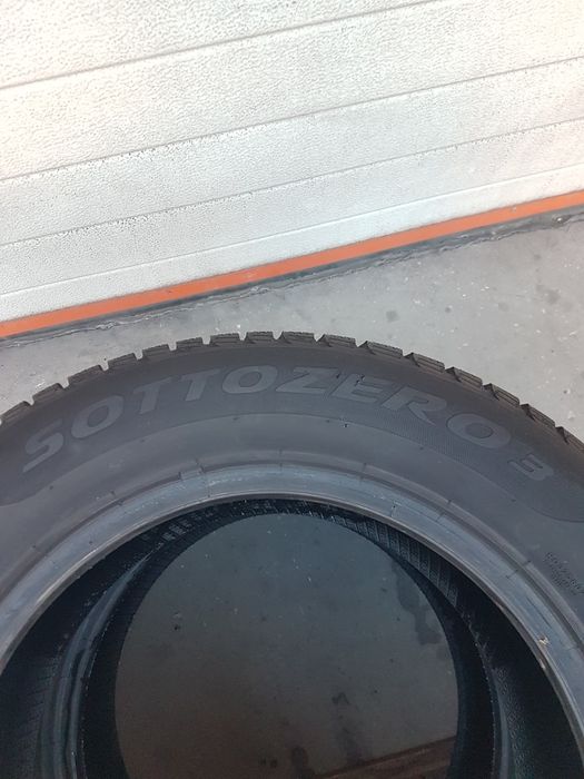 Зимни гуми 2 броя PIRELLI SottoZero3 215 60 R16 дот 2621