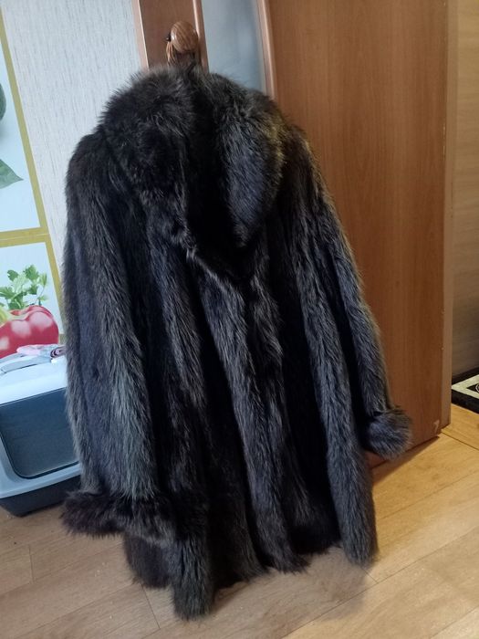 Продам шубу из меха енота
