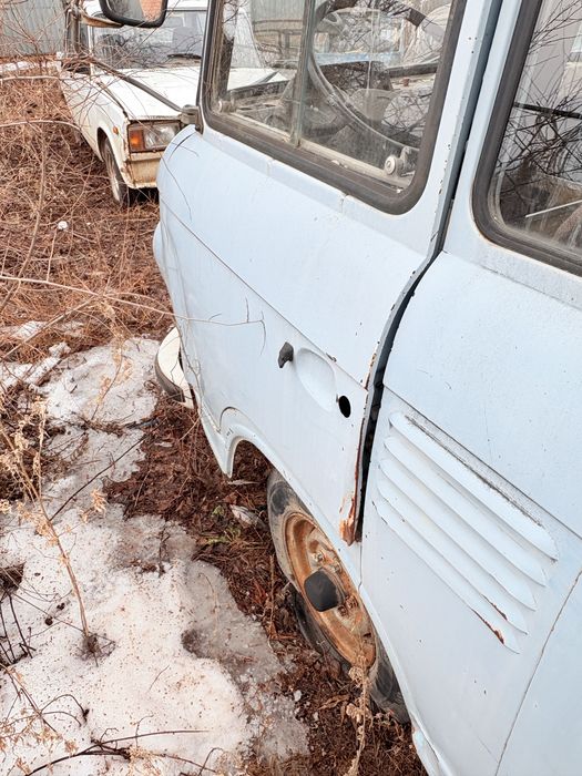ретро автомобиль barkas b1000