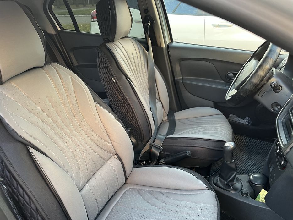 Машина Renault Logan