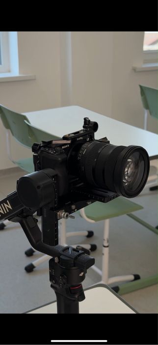 Продаю Sony ZV-E1 Тушку