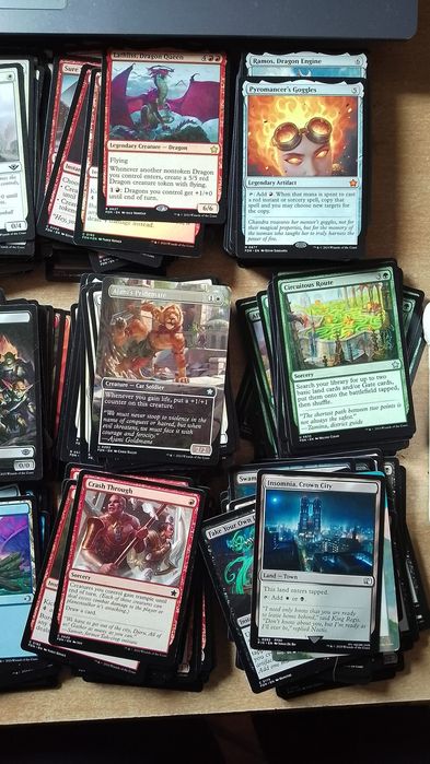 Lot  726 de cărți Magic The Gathering + Deck întreg Sephiroph Final Fantasy VII