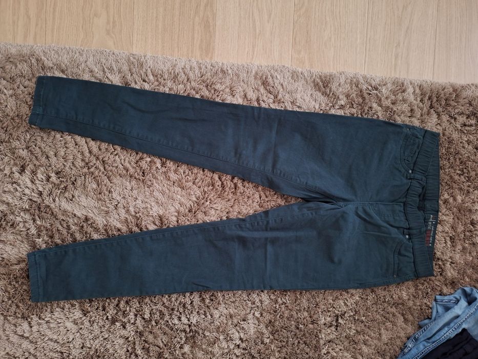 Blugi negri H&M taiati, blugi Esprit etc, 2 perechi la 25 lei!