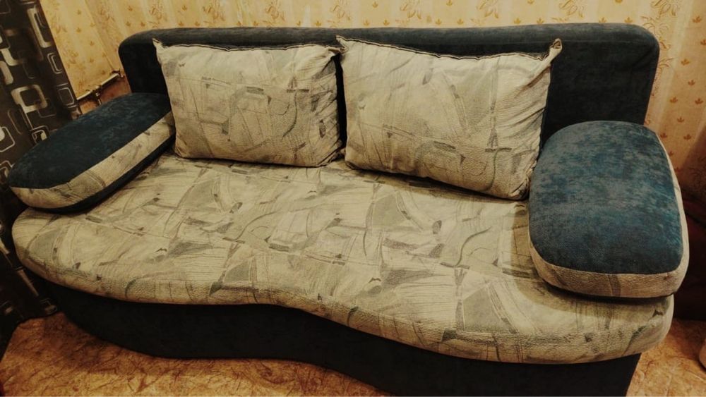 Продается диван в хорошем состоянии