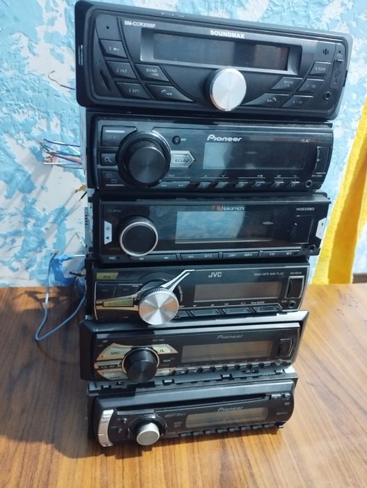 Pioneer JVC Saundmax Magnitol sotiladi.