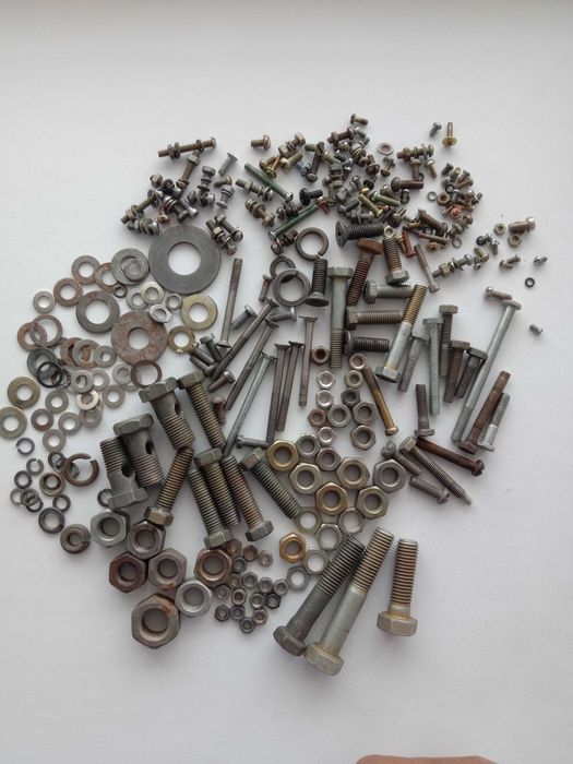 Подшипники разные и крепёж.