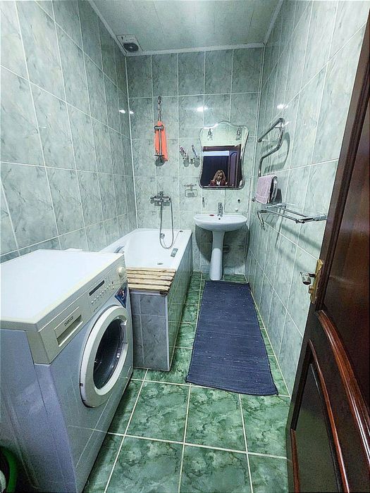 Minor metroda  qizlarga