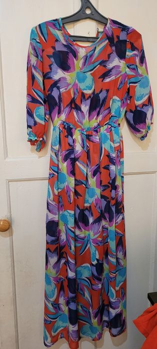 Разгрузка платьев