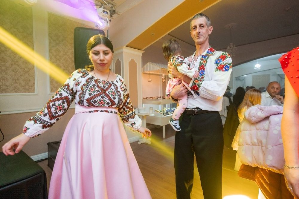 Vând rochii mama fica