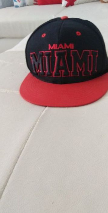 Vând Șapcă  fashion, sport,reglabila,noua, calitate.