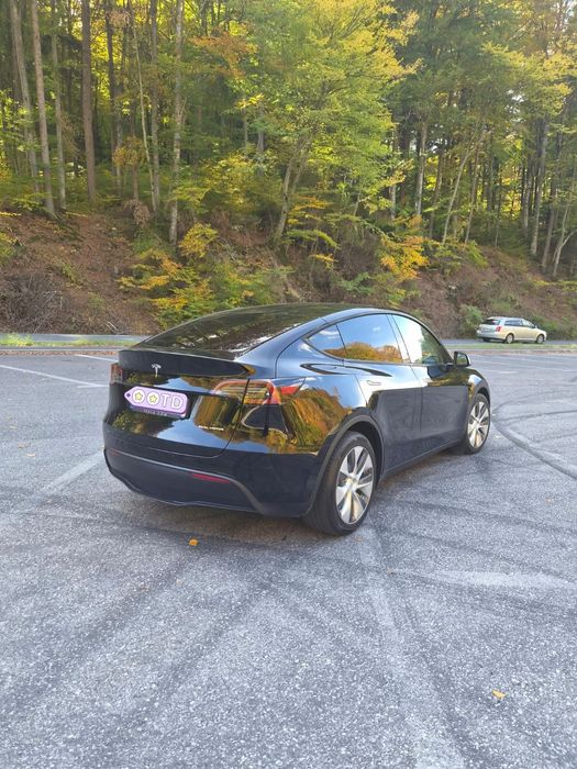 TESLA Model Y 2023 — imagine 4