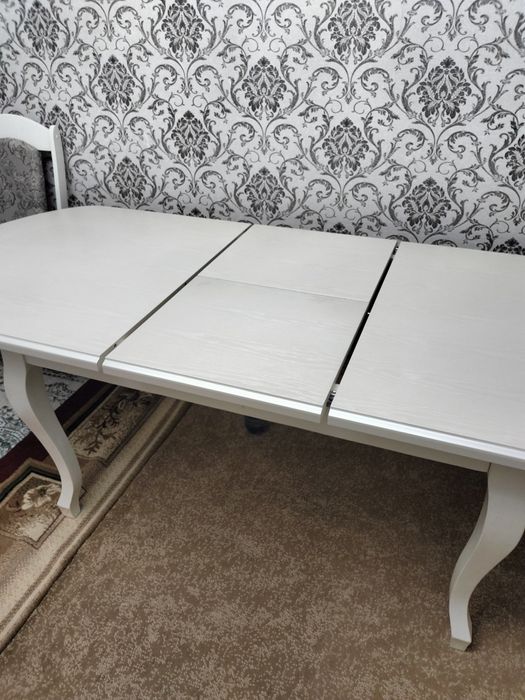 Стол для гостиной