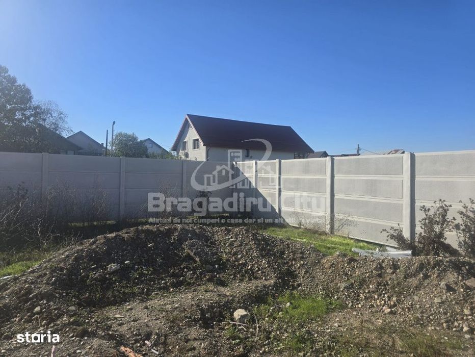 Teren intre case gaz si curent pe teren