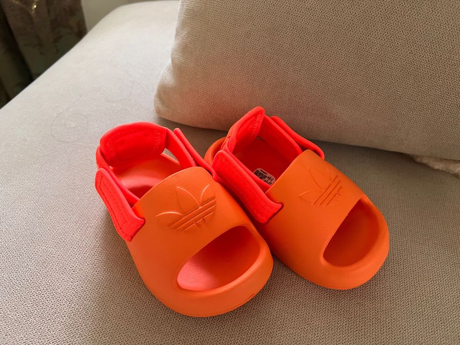 Сандали Adidas за бебе