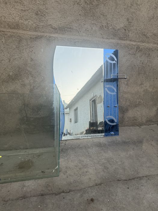 Аквариум и зеркало для ванны