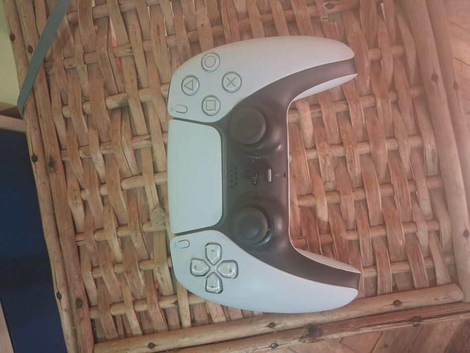Продавам Playstation 5