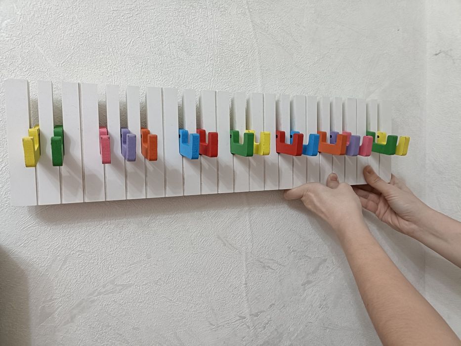 Продам вешалку-пианину