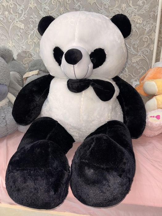 Огромная плюшевая панда