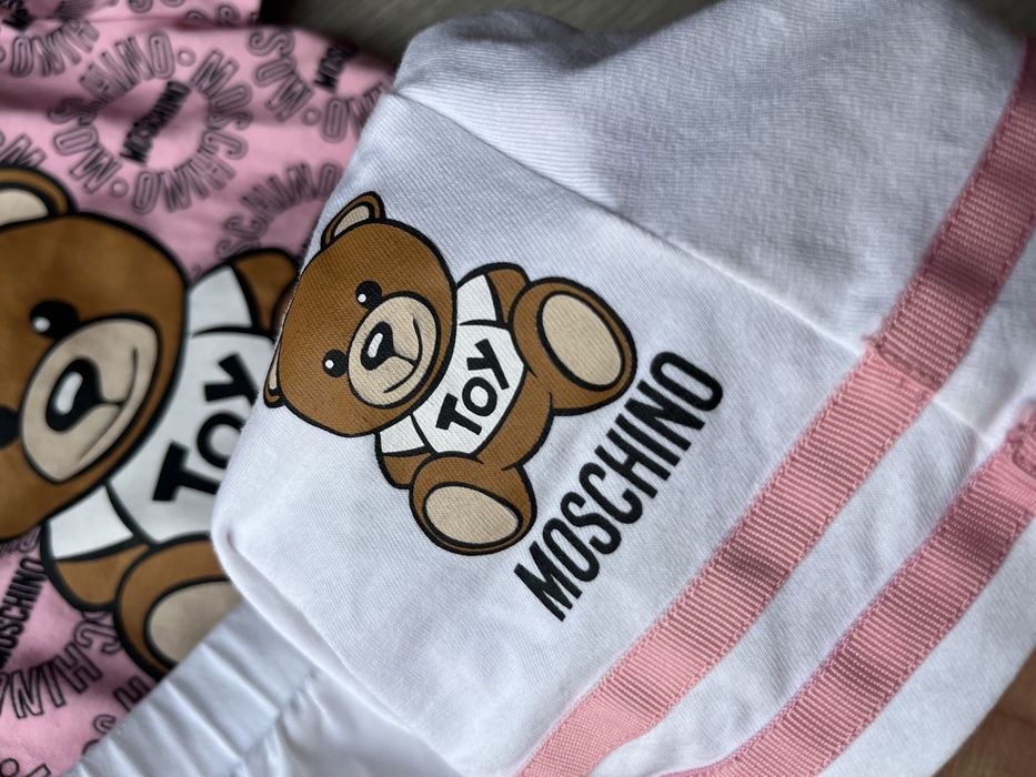 Karl Legerfeld 74, Moschino 74