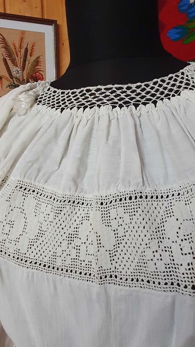 REDUCERE PRET 750 lei (de la 875 lei) in LUNA MAI  Costum popular