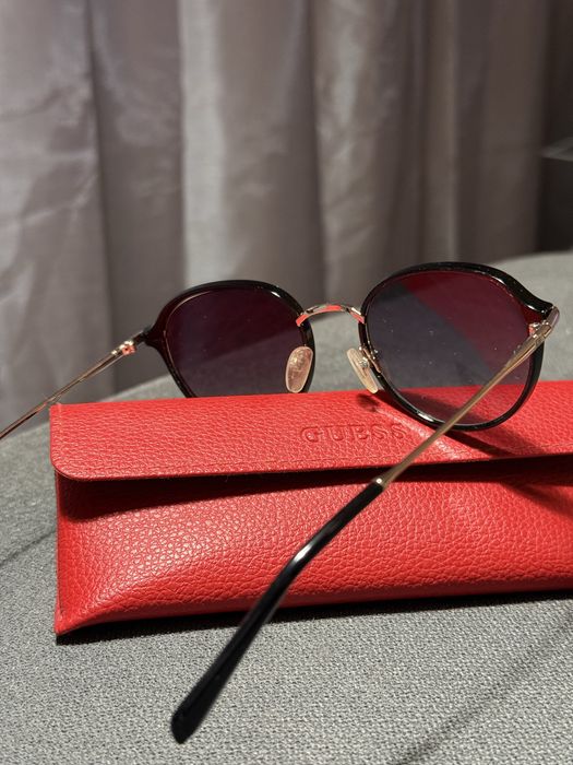 Слънчеви очила Guess