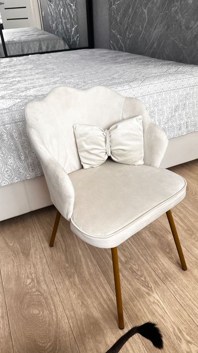 Стул для спальни.