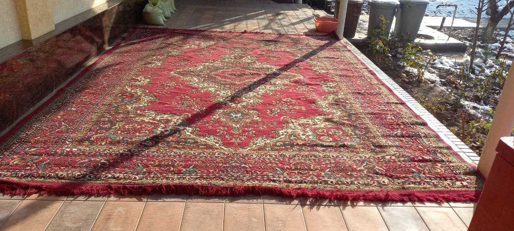 Продаётся ковёр в отличном состоянии!