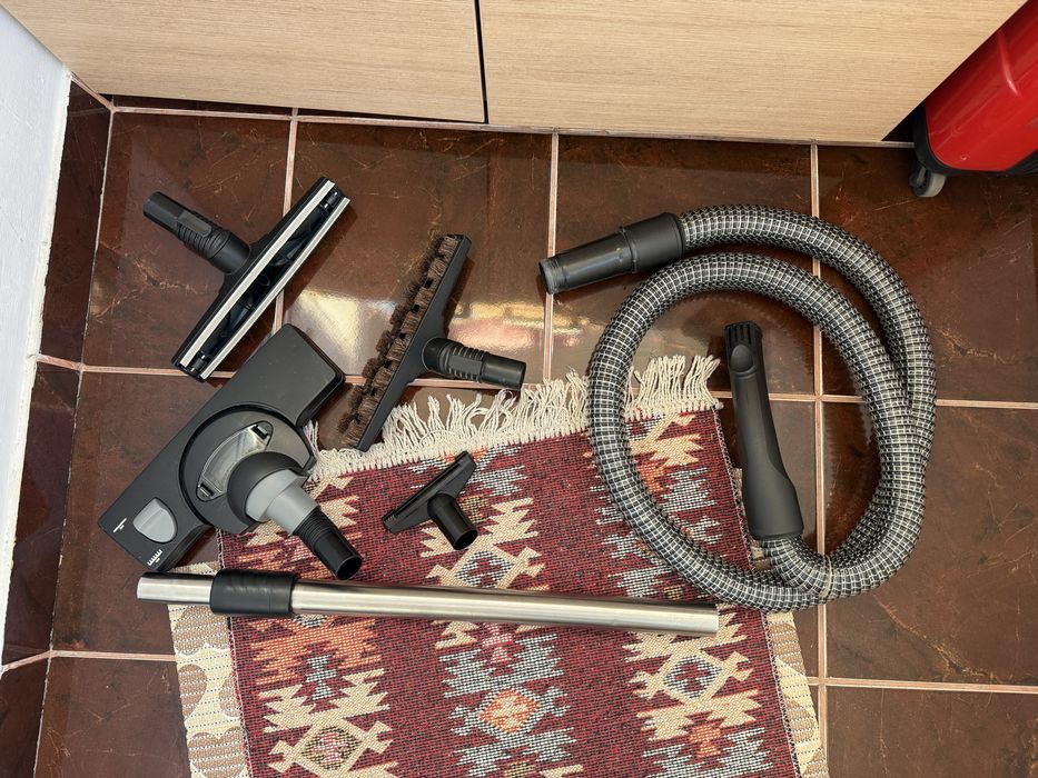 Aspirator Bosch cu funcție de spălare