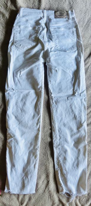 Blugi Albi Dama Pull & Bear, Mărimea EUR 36