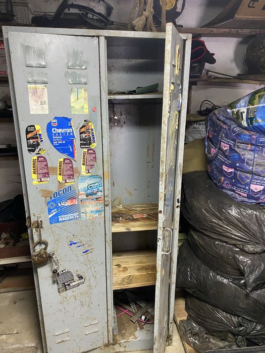 Продам железный шкаф