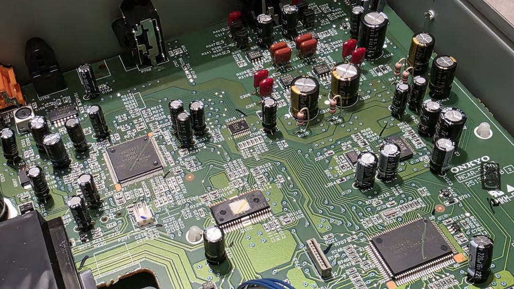 Onkyo DX-7355 – аудиофилски CD плеър, отличен звук и стабилен транспор