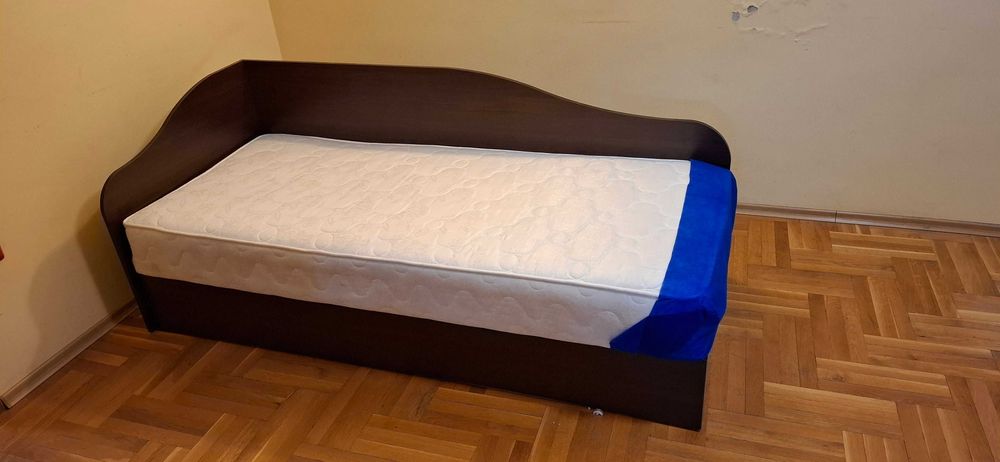 Продавам ъглово легло с ракла и механизъм + матрак 82/190 см