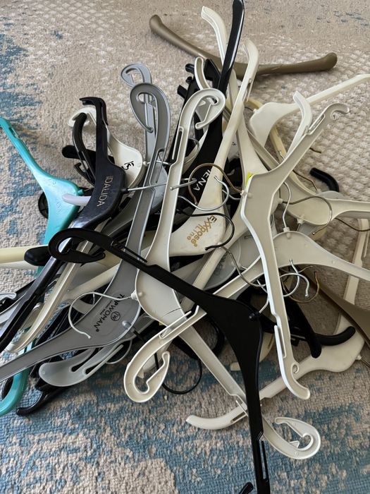 Вешалки плечики пластиковые