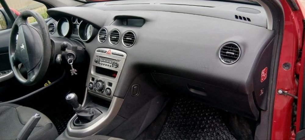 Продавам Пежо 308, 1.6 бензин 2009 година