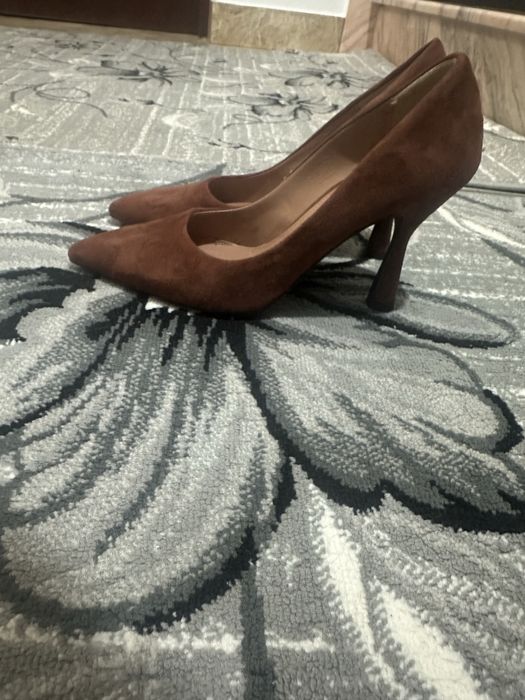 Pantofi cu toc, noi