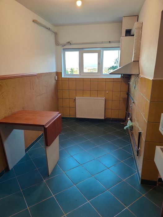 Apartament 2 camere etaj 2  str dealului
