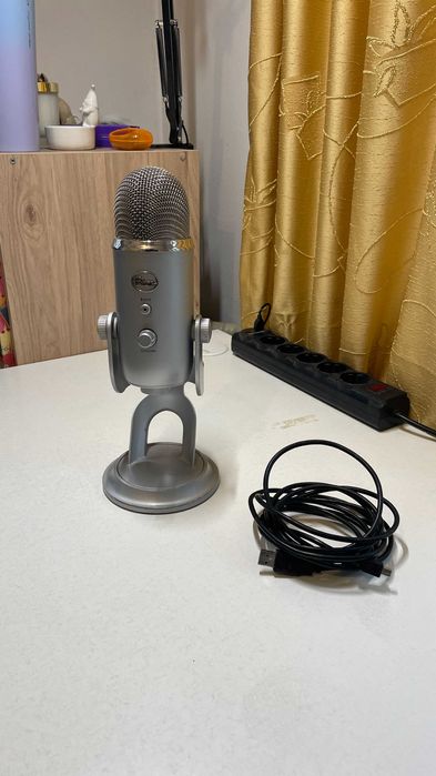 Микрофон Blue Yeti