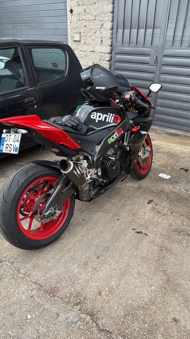 Aprilia rsv4 1000