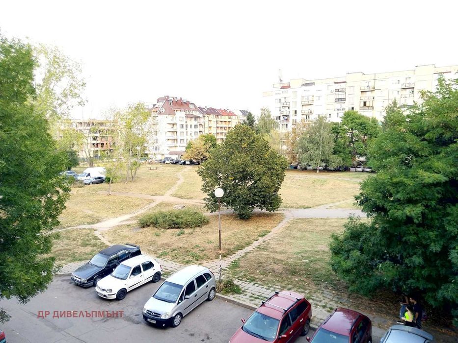 Отличен вътрешен тристаен до Метрото и парка в Младост 2