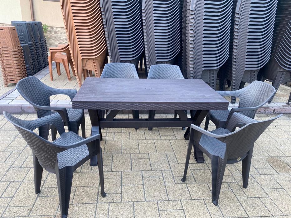 Masă și scaune grădină