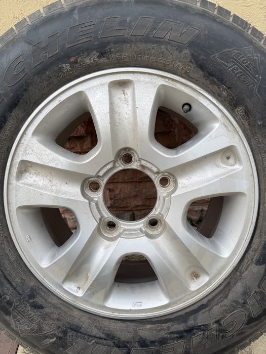 Диск с шиной от LandCruiser