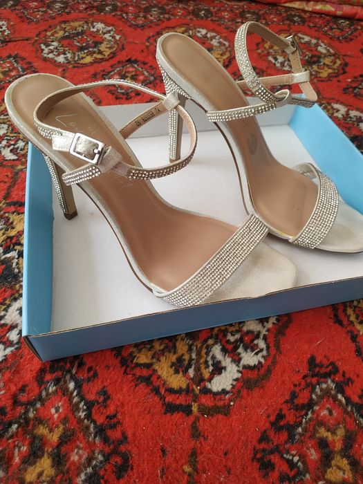 Продаются босоножки. Размер 40