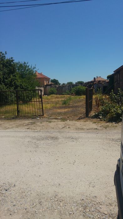 Парцел 845 кв.м. със сграда