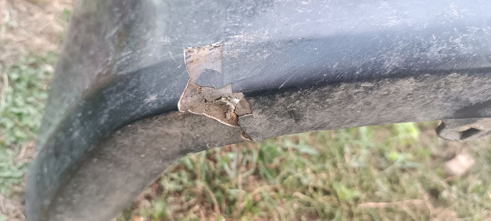 Передний бампер и правое переднее крыло